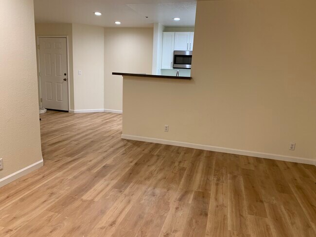 Building Photo - 1450 Bel Air Dr