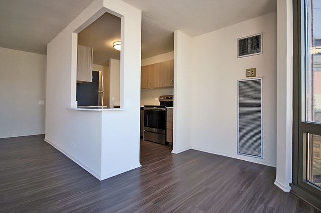 Photo - 63 W Elm St Apartment