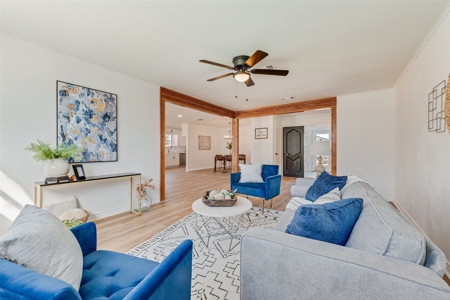 Foto principal - 220 Clearwood Dr