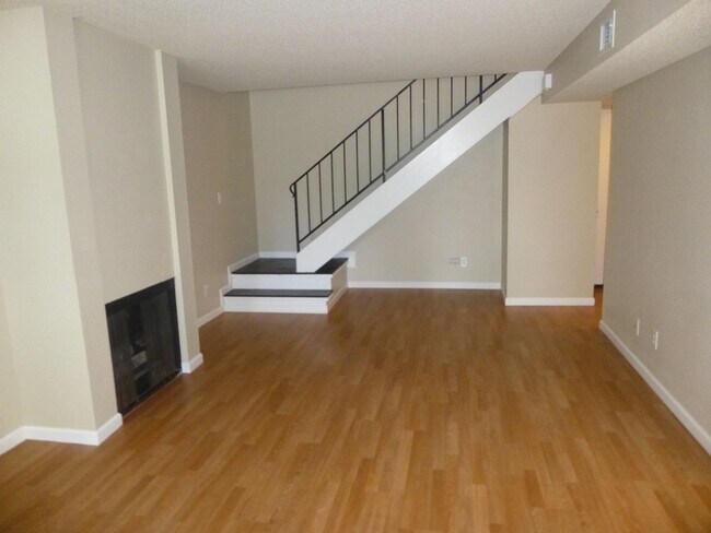 Foto del edificio - Knollwood Terrace Townhome in Orcutt Area
