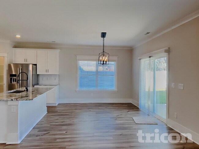 Foto del edificio - 544 Kingwood Ln