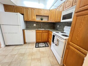 Building Photo - 1100 St Charles Pl