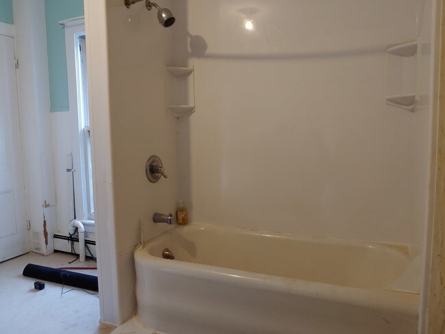 Building Photo - 131 Taber St