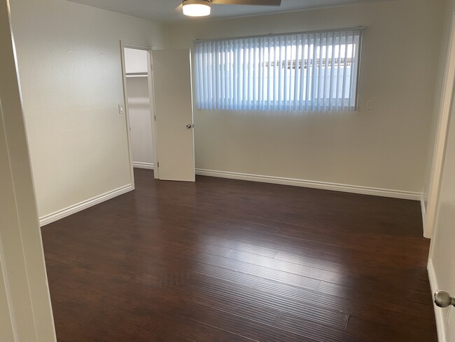 Master Bedroom w/ Walk-in - 2901 Mendoza Dr