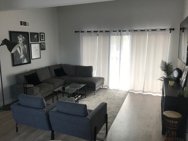 Foto del edificio - 419 E 5th St