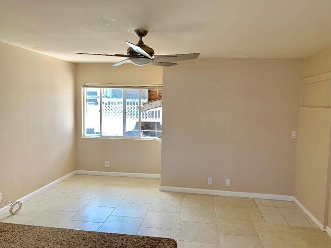 Building Photo - 3 bedroom, 2 bathroom, 1 parking in Salt L...