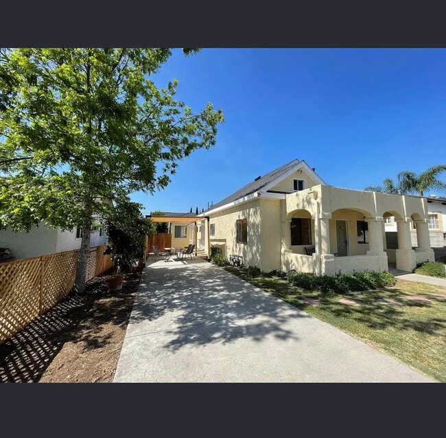Building Photo - 5206 Range View Ave