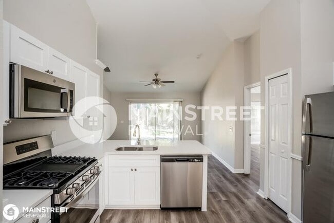Building Photo - 706 SOMERSTONE DR, VALRICO, FL 33594