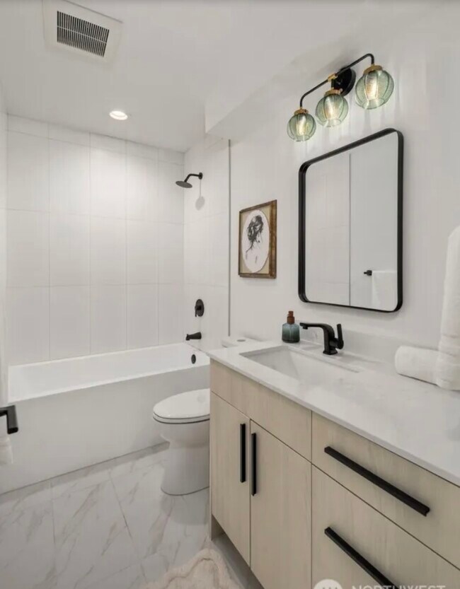 Building Photo - 528 N 72nd St