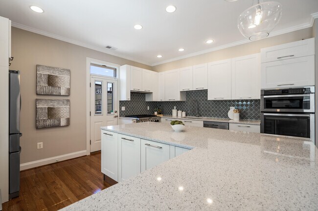 Foto del edificio - 3518 10th St NW