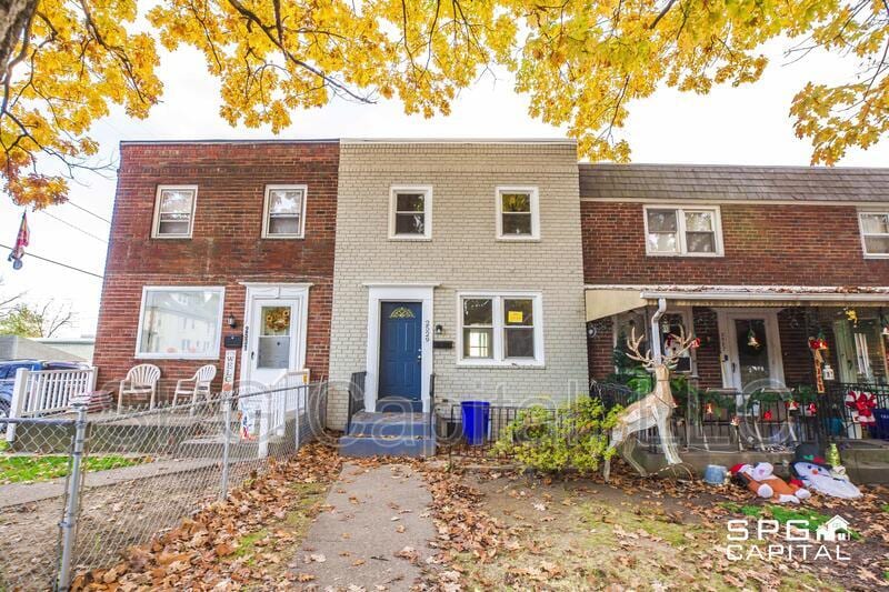 Foto principal - 2529 Derry St