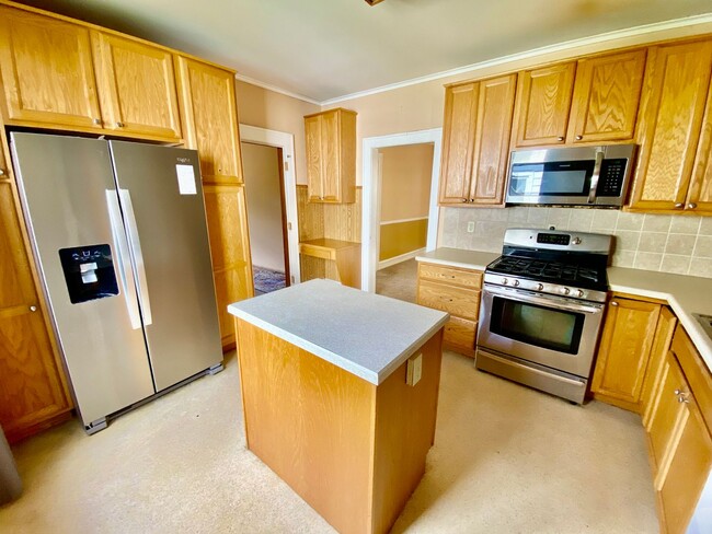 Foto del edificio - Great 4BD/2.5BA near UofM! AC, Dishwasher,...