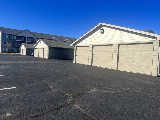 Foto del edificio - Diamond Valley Apartments