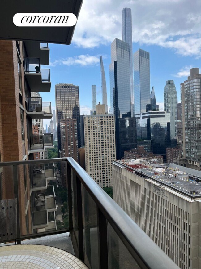 Building Photo - 161 W 61st St