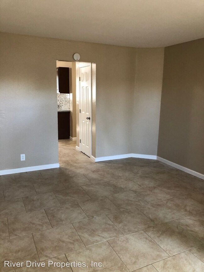 Building Photo - 2 br, 1 bath Apartment - 631 Q St 641 Q St