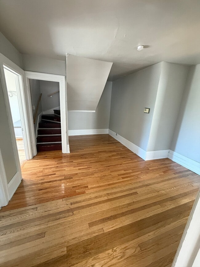 Foto del edificio - 2833 N Downer Ave