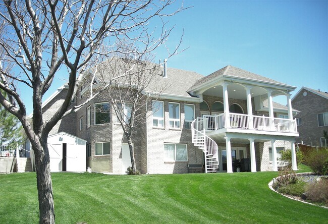 Building Photo - 209 W High Sierra Dr