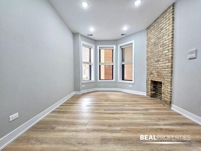 Building Photo - 428 W Belden Ave