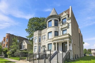 Building Photo - 4834 S Prairie Ave