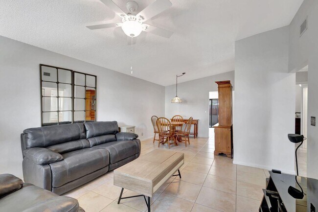 Foto del edificio - 8182 SE Villa Way