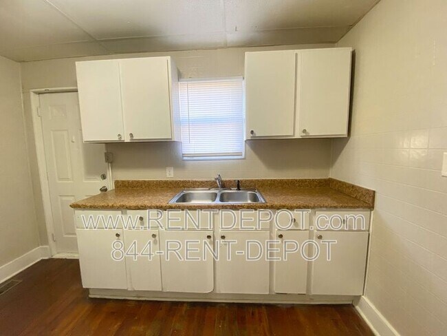 Building Photo - 1136 Jefferson Ave