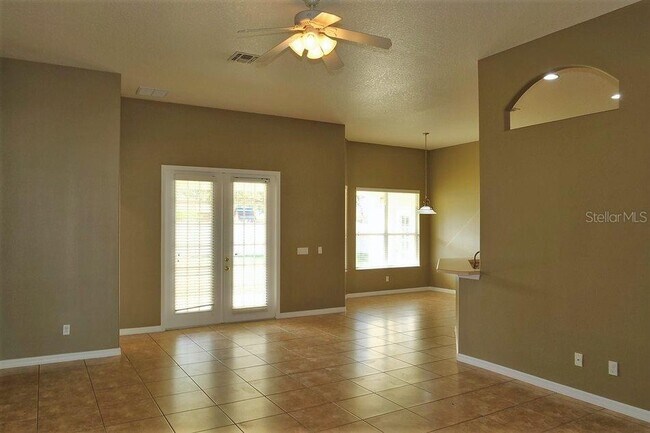 Foto del edificio - 4906 E Lake Cove Blvd