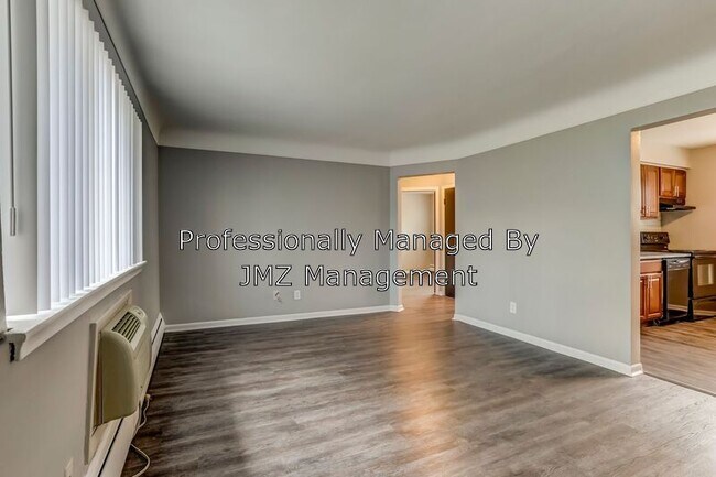 Foto del edificio - 629 W Maple Rd