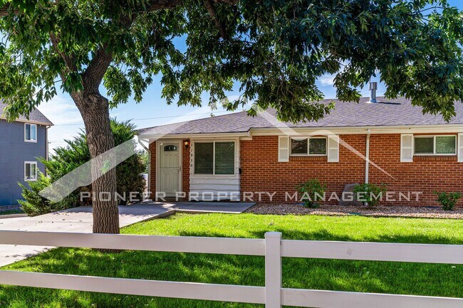 Building Photo - Charming Unit with Central AC,  Washer/Dryer, And Water, Sewer, Electric/Gas, and Trash removal I...