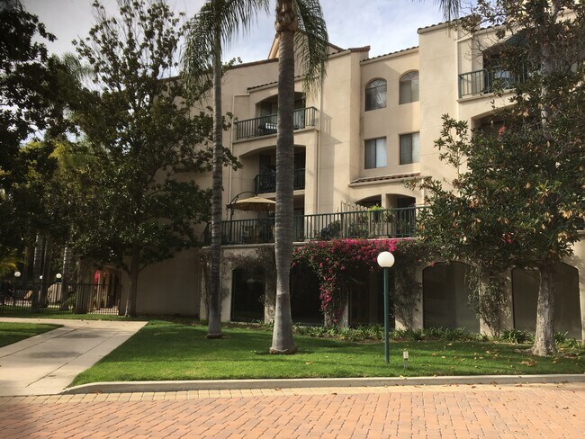 Foto del edificio - 4201 Via Marisol Via