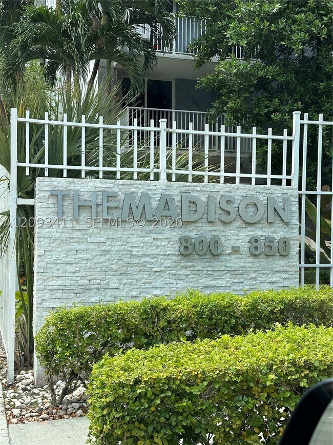 Building Photo - 850 N Miami Ave