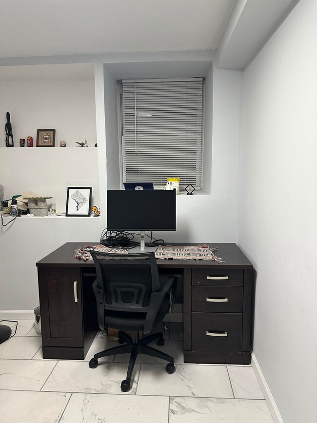 Foto del edificio - 4315 River Rd NW