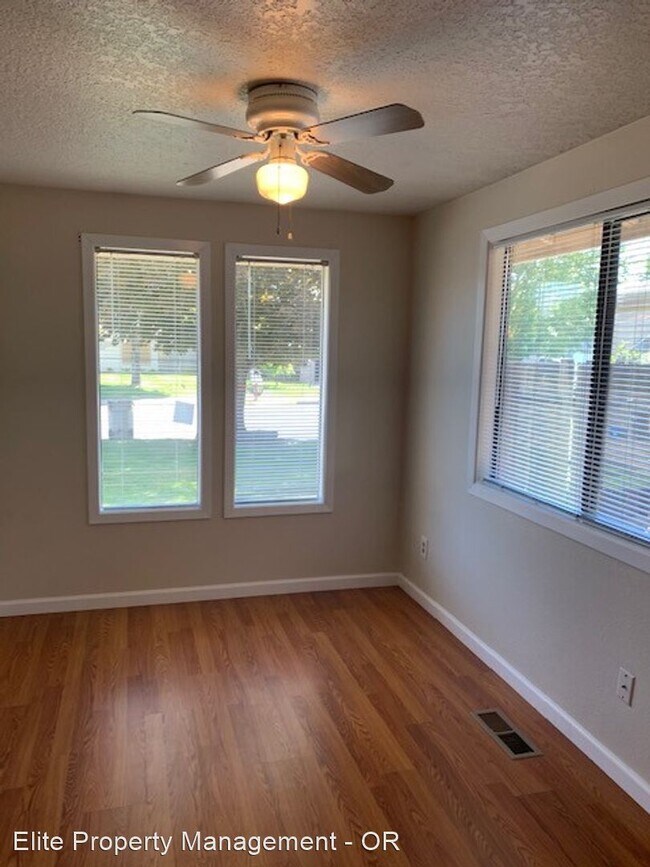 Foto del edificio - 4204 Evergreen St SE