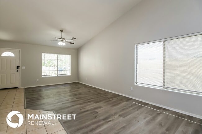 Building Photo - 44035 W Snow Dr