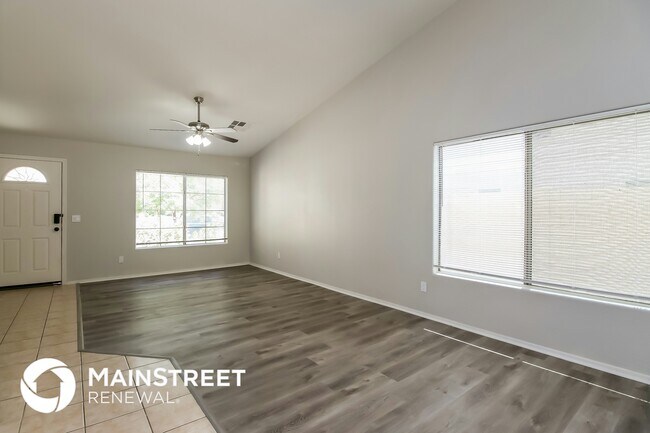 Foto del edificio - 44035 W Snow Dr