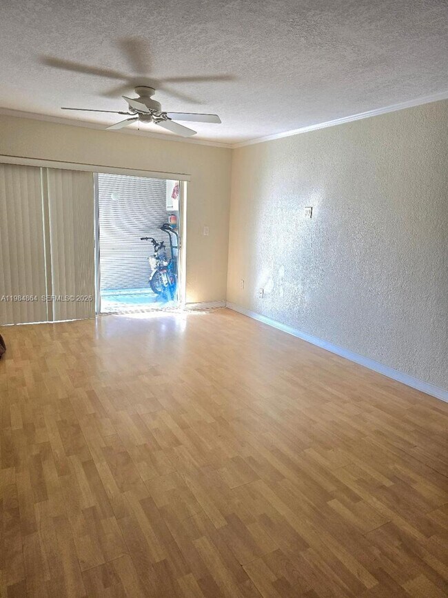 Foto del edificio - 2998 Sunrise Lakes Dr E