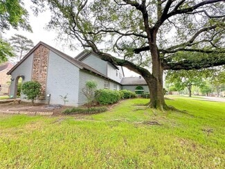 Building Photo - 560 Brandon Rd