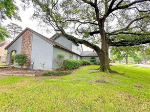 Building Photo - 560 Brandon Rd