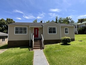 Building Photo - 4395 Deering St