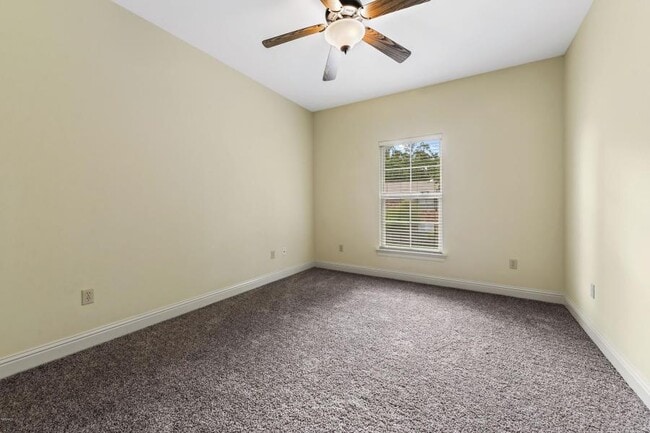 Building Photo - 924 Jefferson Dr.