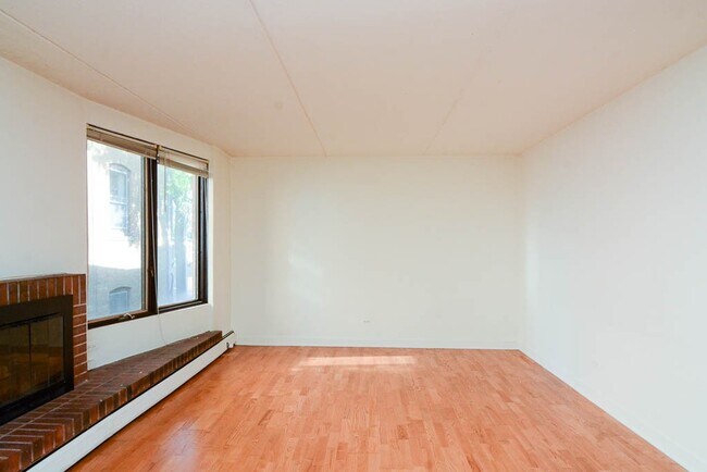 Foto del edificio - 630 W Wellington Ave