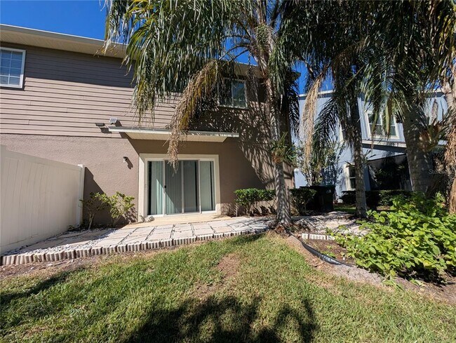 Foto del edificio - 2203 Chatham Pl Dr