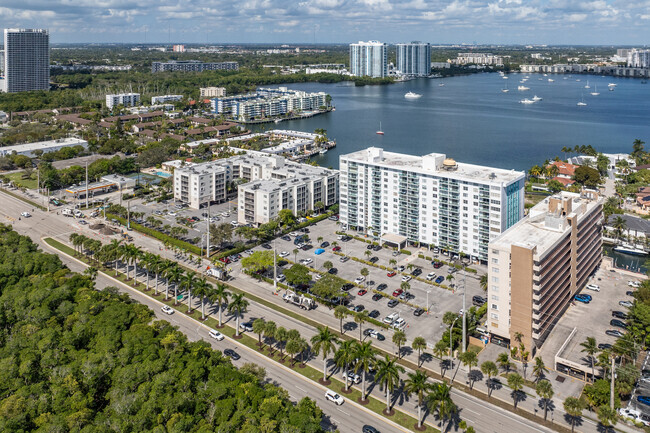 Context - Stratford House Condominiums