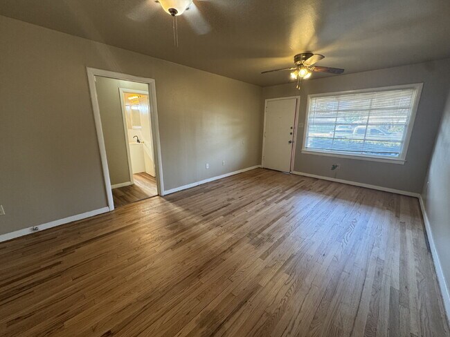Building Photo - House Located Within Minutes Of Medical District & Elementary!