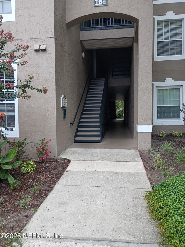 Building Photo - 10550 Baymeadows Rd