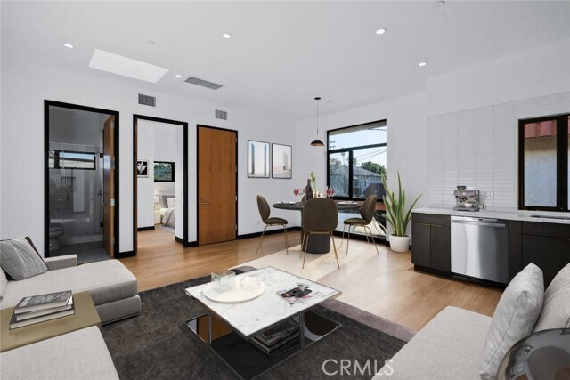 Foto del edificio - 922 W Clark Ave