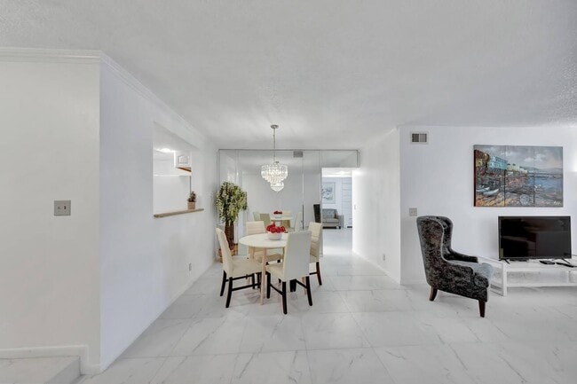 Building Photo - 7844 La Mirada Dr