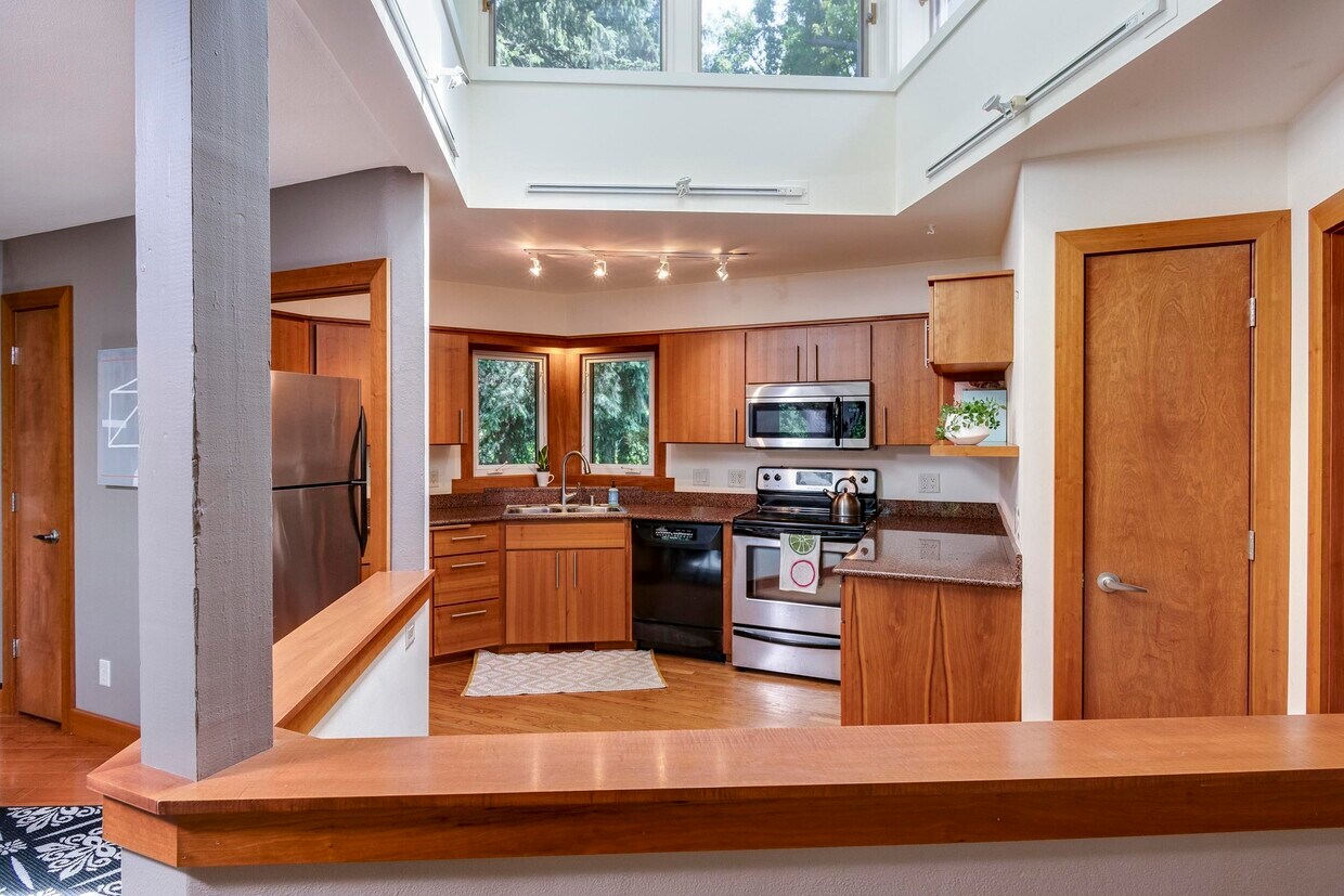 Foto principal - 6002 Hammersley Rd