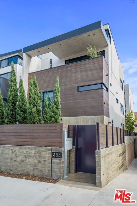 Building Photo - 454 S Venice Blvd