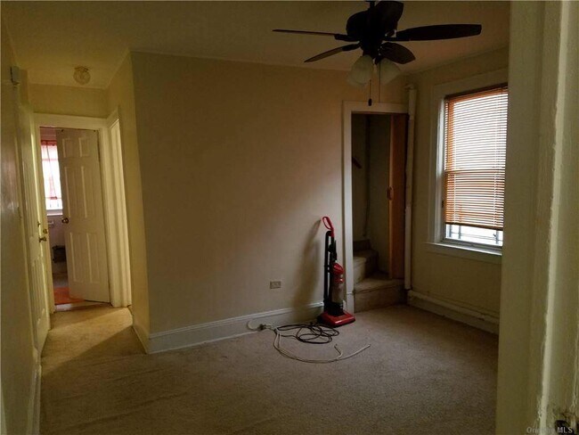 Building Photo - 24-33-33 Ericsson St