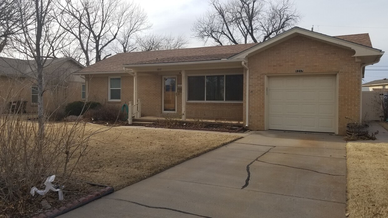 2 Bedroom, 2 Bathroom House House Rental in Great Bend, KS